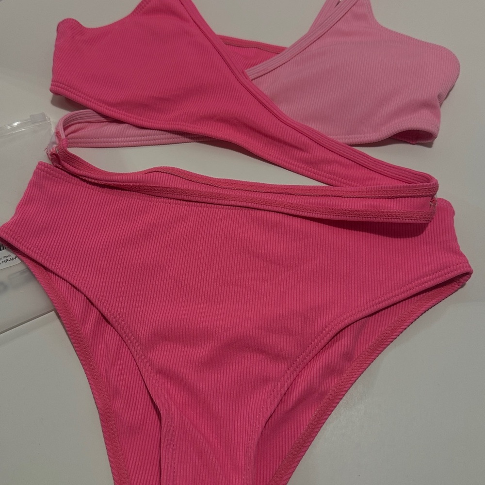 NWOT Pink and Light Pink Crisscross Bikini Set